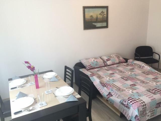 Garsoniera Simo Appartement Orşova Buitenkant foto